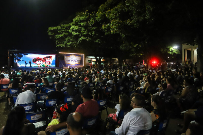Cinema na Praça –
