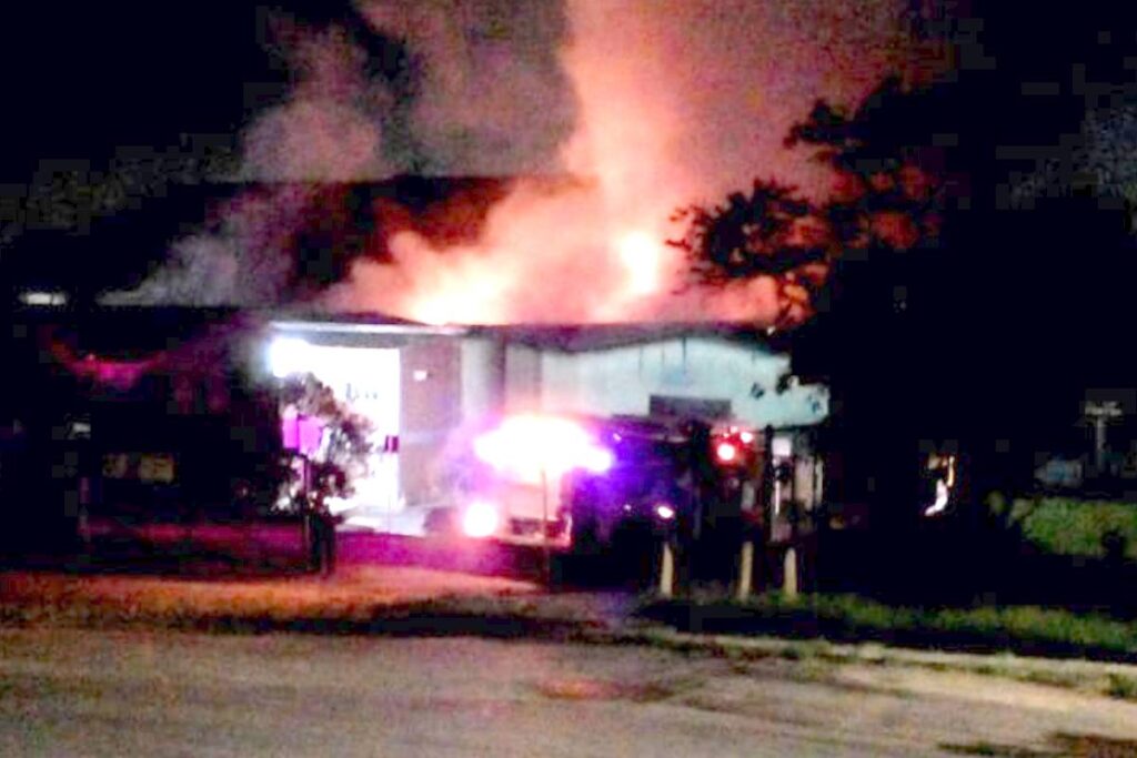 incendio-barracao-lixo-curitiba