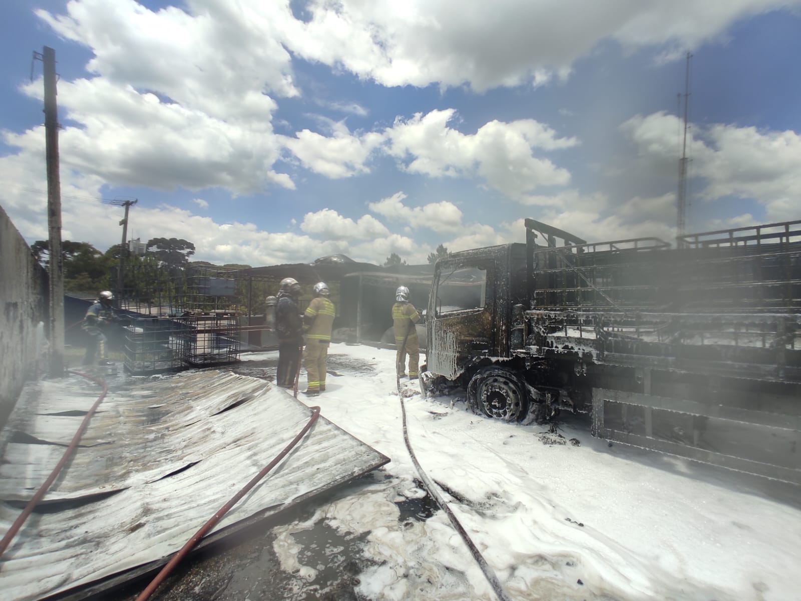 incendio-campina-grande-do-sul-fabrica-de-tintas