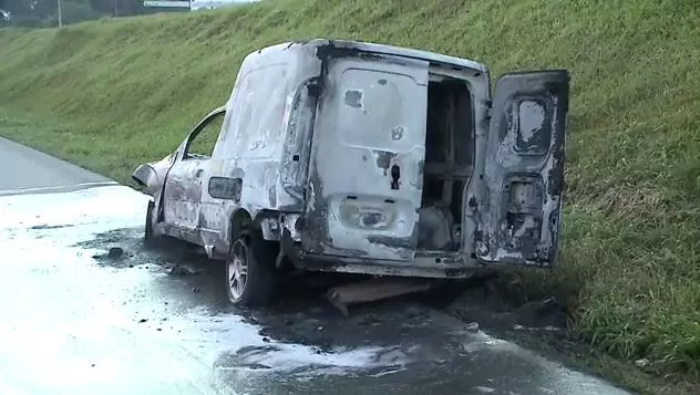 incendio-carro-br Carro que levava pães a hospital pega fogo no Contorno Sul