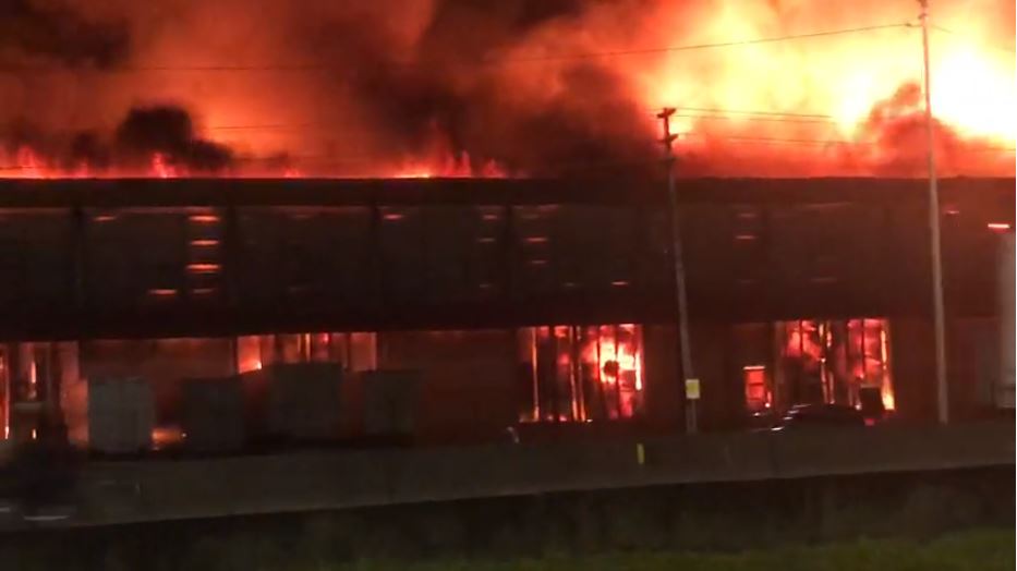 incendio-destroi-barracao-em-Santa-Catarina Vídeo: incêndio destrói barracão em Santa Catarina