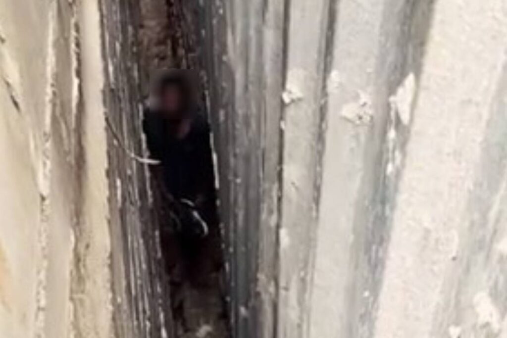 ladrao-entalado-invasao-barracao ladrao-entalado-invasao-barracao