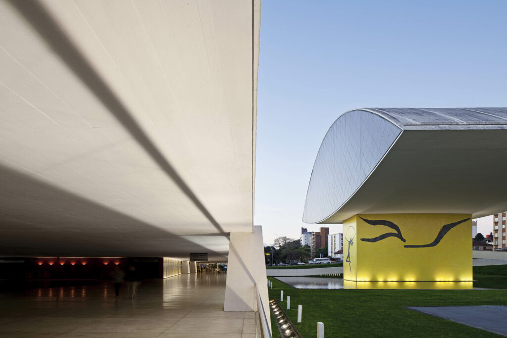 Ground floor free area on left and sculptural building on right