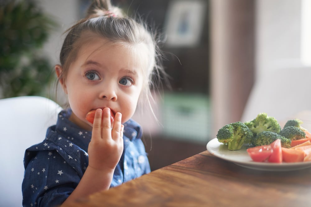 little-girl-eating-vegetables