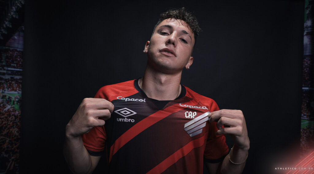 luciano-arriagada-athletico-scaled luciano-arriagada-athletico-scaled