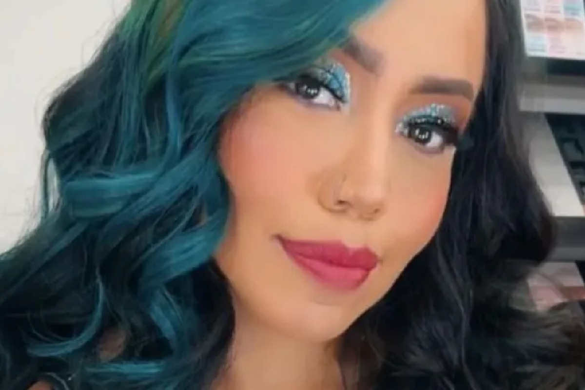 Atriz pornô escandaliza ao gravar cenas de sexo em metrô lotado