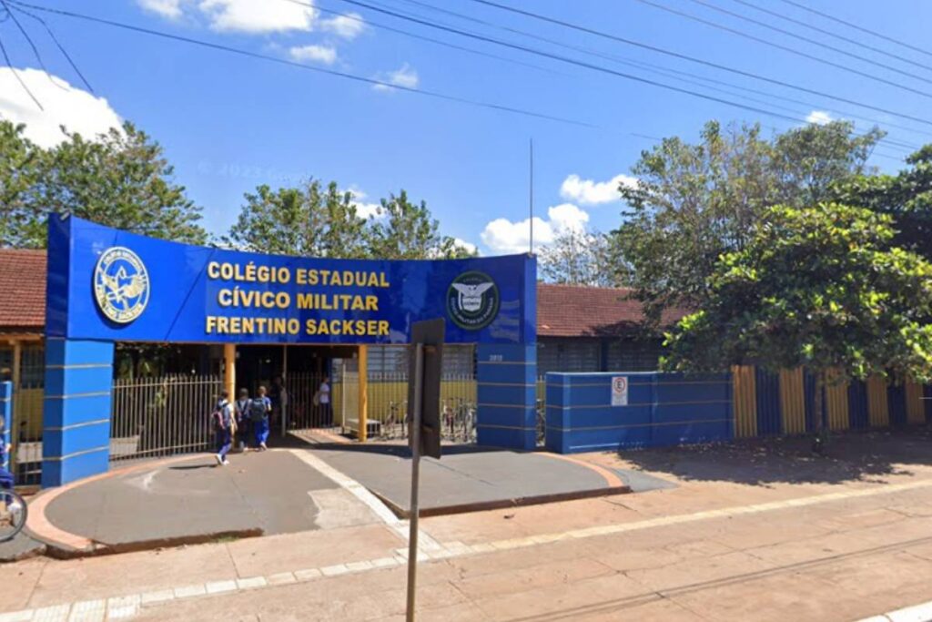 menino-esfaqueia-escola