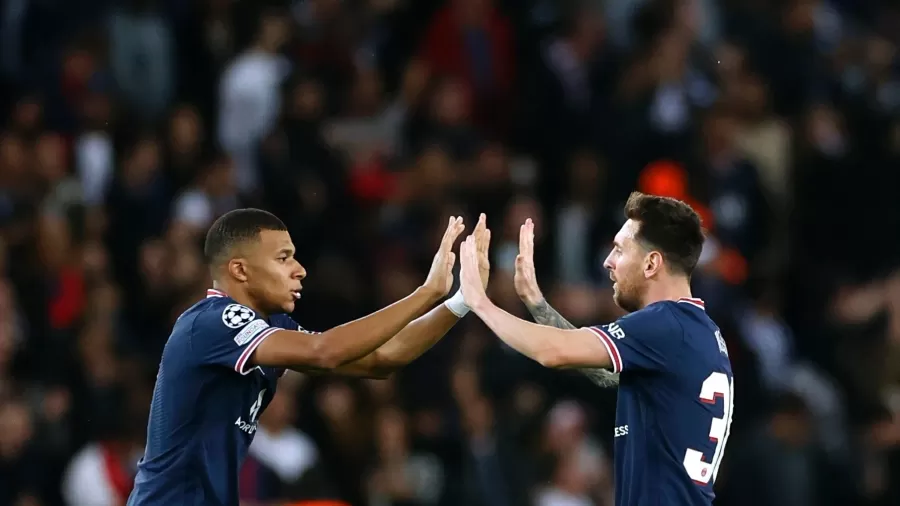 messi-e-mbappe-celebram-virada-do-psg-na-champions-1634675835545_v2_900x506.jpg