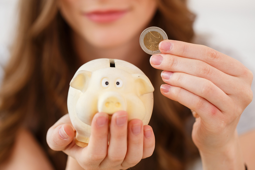 money-finance-woman-with-piggy