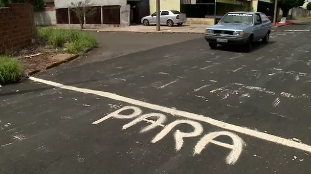 moradores-pintam-rua moradores-pintam-rua