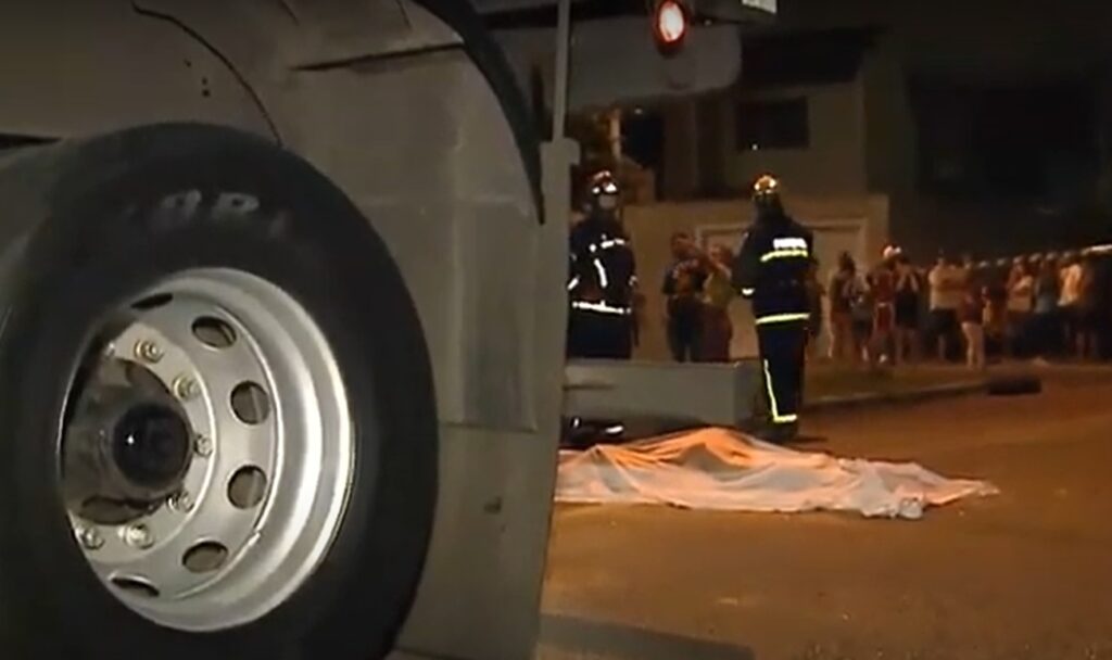 morre-atropelado-caminhao