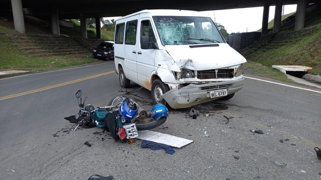 moto-x-van-colombo-1