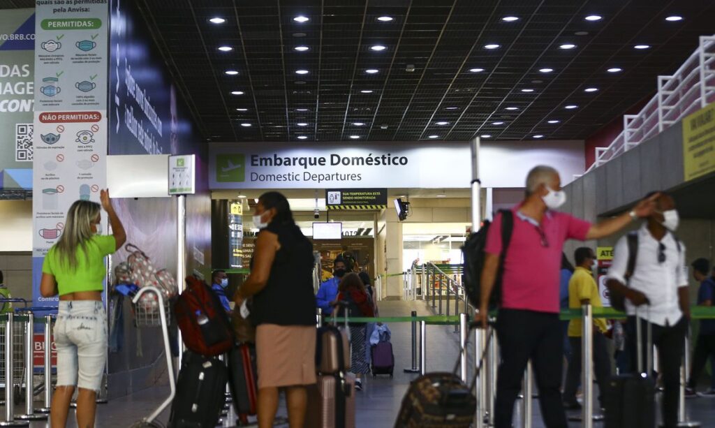 Movimentação de passageiros no Aeroporto Internacional de Brasília.