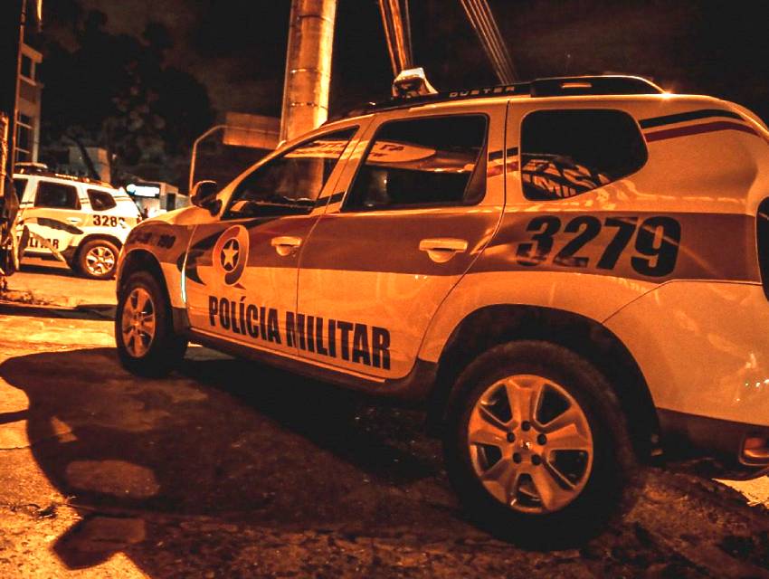 mulher-liga-policia-frete