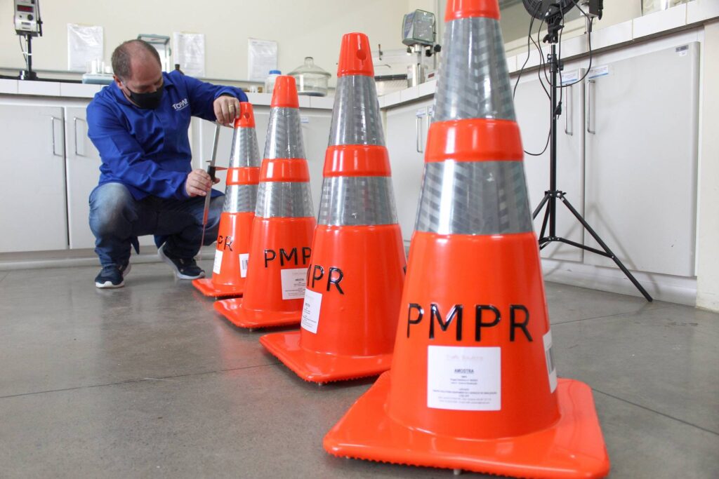 news_interna_tecpar__Analise_de_cones_e_barreiras_de_transito1