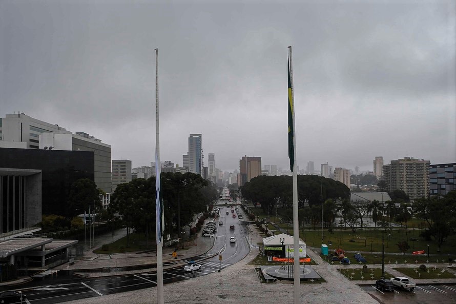 normal_bandeira_meio_mastro_4