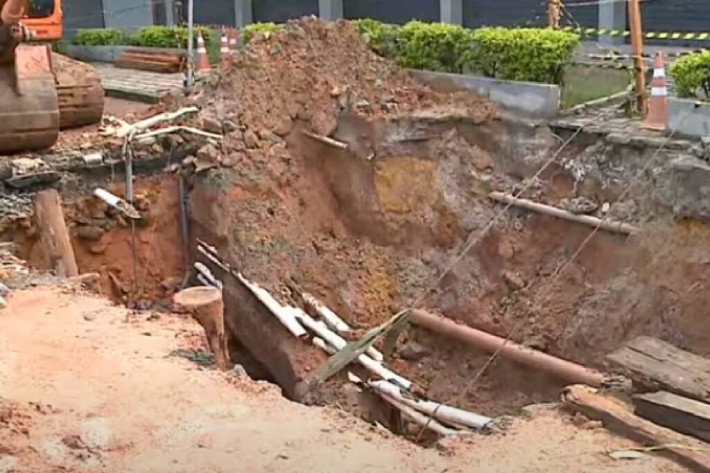 obras-buraco-merces obras-buraco-merces
