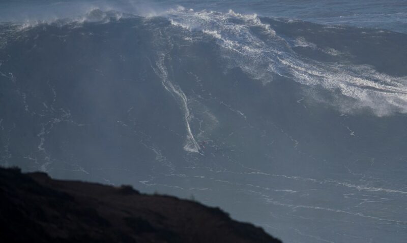 ondas-nazare-portugal-e1672956284829 ondas-nazare-portugal-e1672956284829
