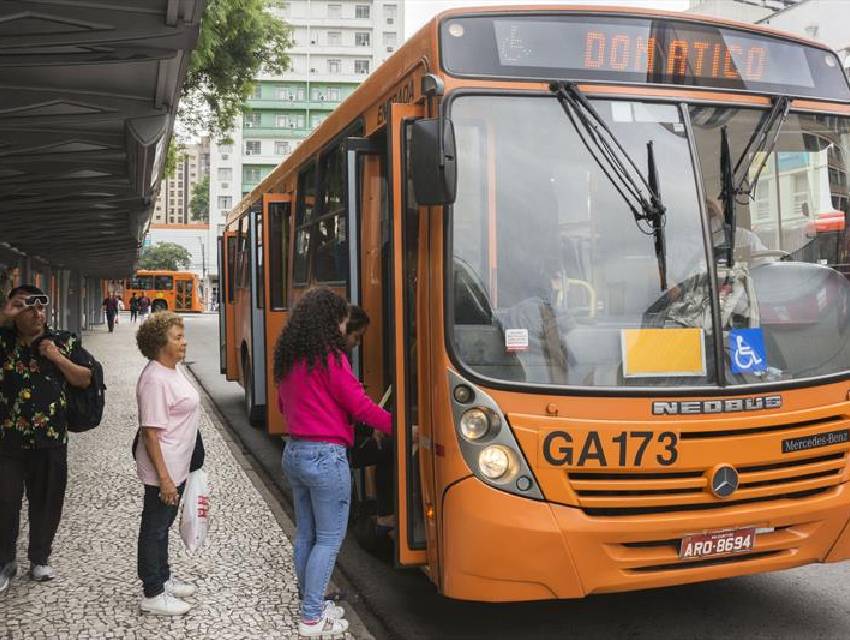 onibus-curitiba-domingo