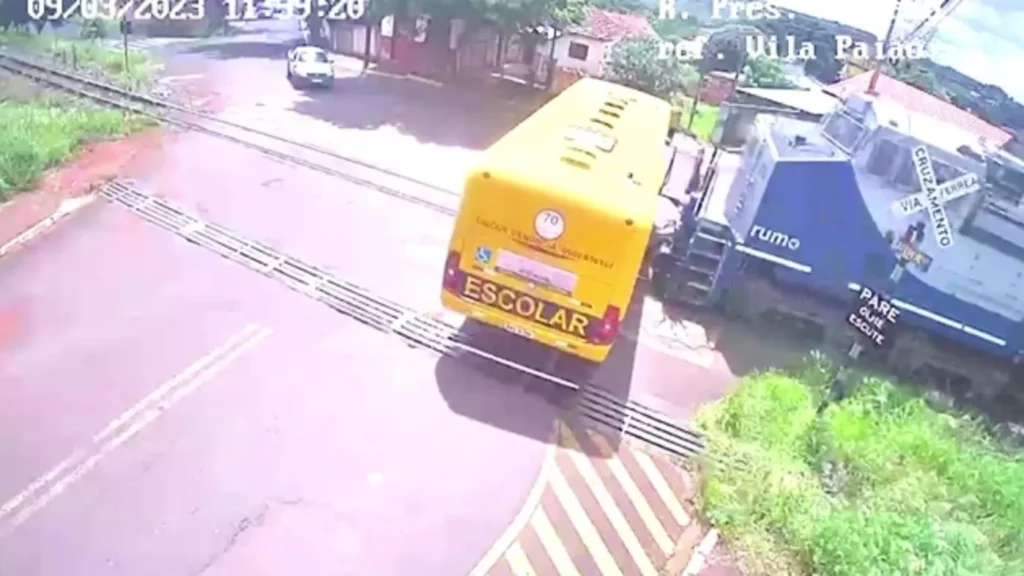 onibus-trem-jandaia-do-sul onibus-trem-jandaia-do-sul