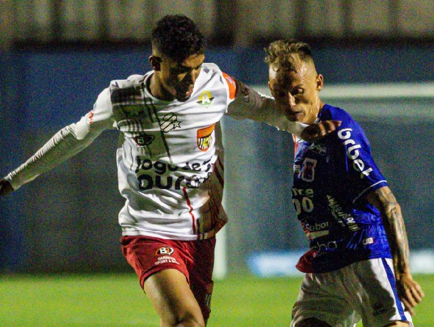 parana-clube-demite-tecnico