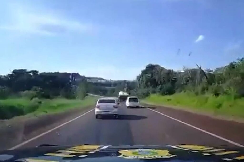perseguicao-policial-carro-cigarro
