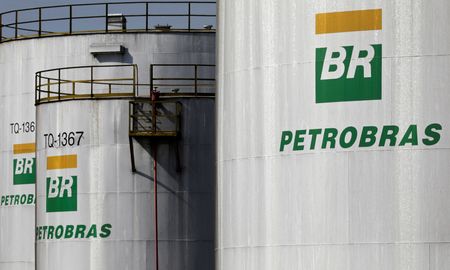 Tanques de combustíveis da Petrobras