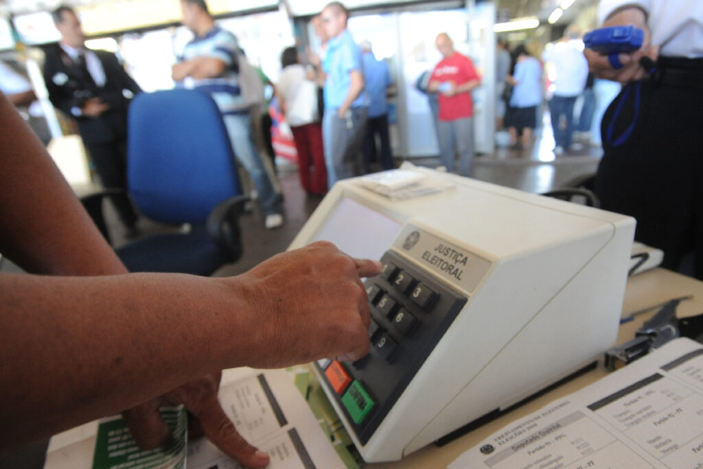 pode-levar-crianca-para-votar pode-levar-crianca-para-votar