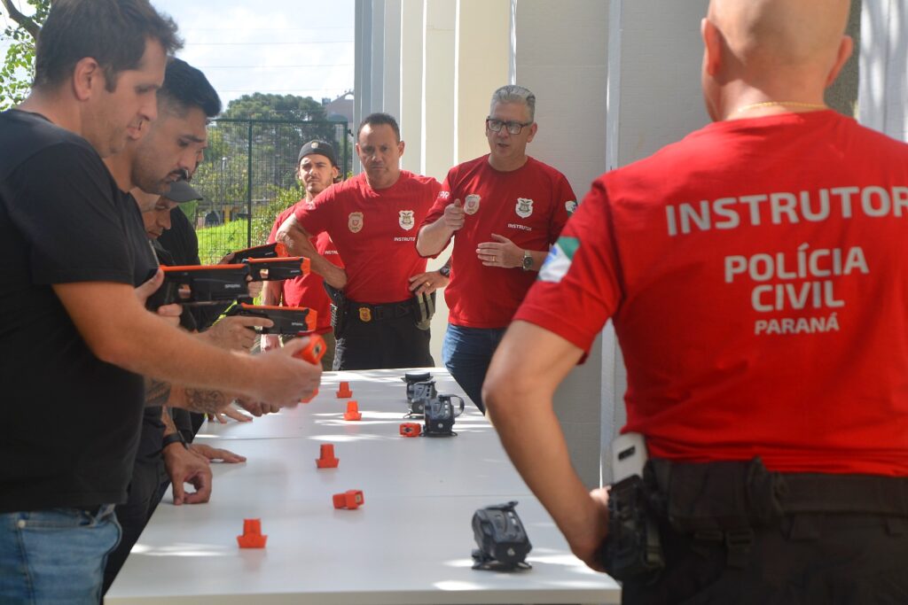 policia-civil-arma-choque-parana