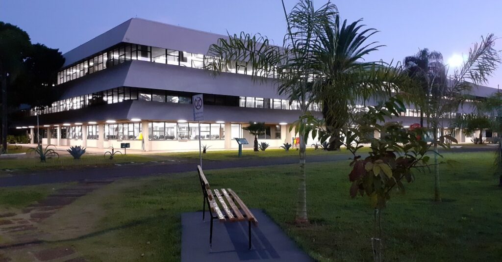 prefeitura-fachada-noturna-ED-2