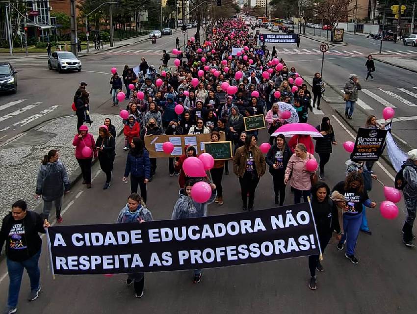 professores-suspendem-greve-curitiba professores-suspendem-greve-curitiba