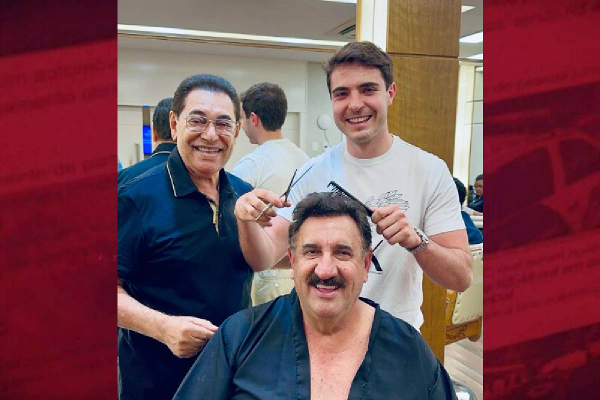 Ratinho 'corta o cabelo' com o filho de Gugu e foto viraliza