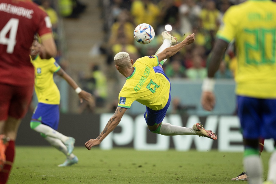 richarlison-voleio-servia