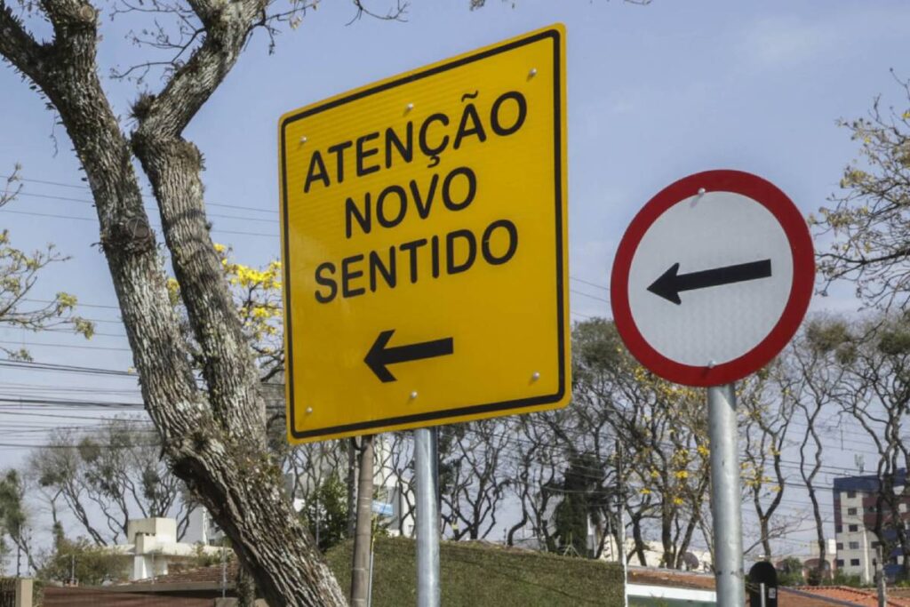 rua-sentido-unico-curitiba