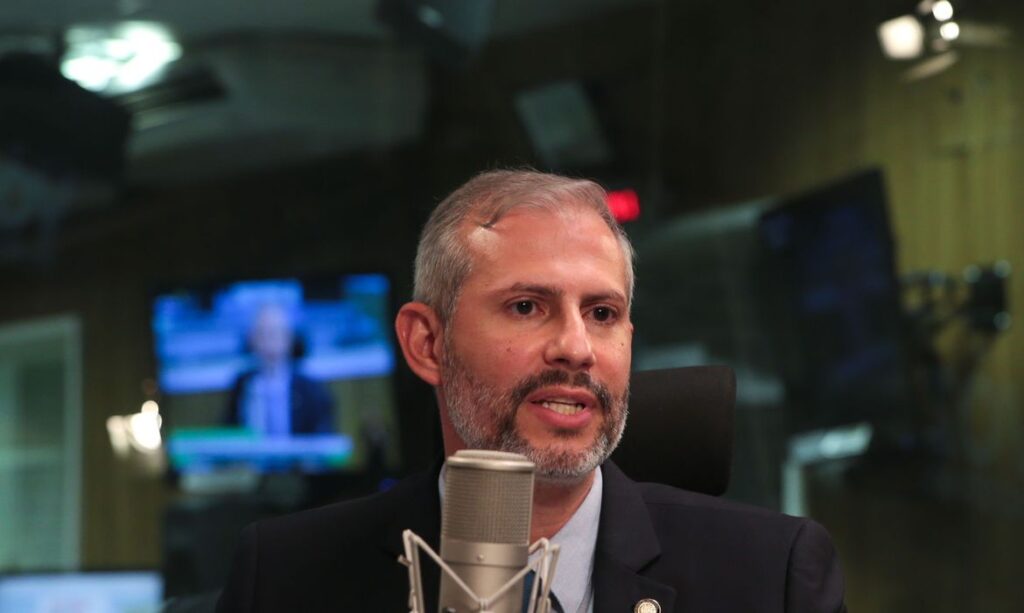 secretario_executivo_do_mec_victor_godoy_voz_do_brasil_mcajr_abr1510212156