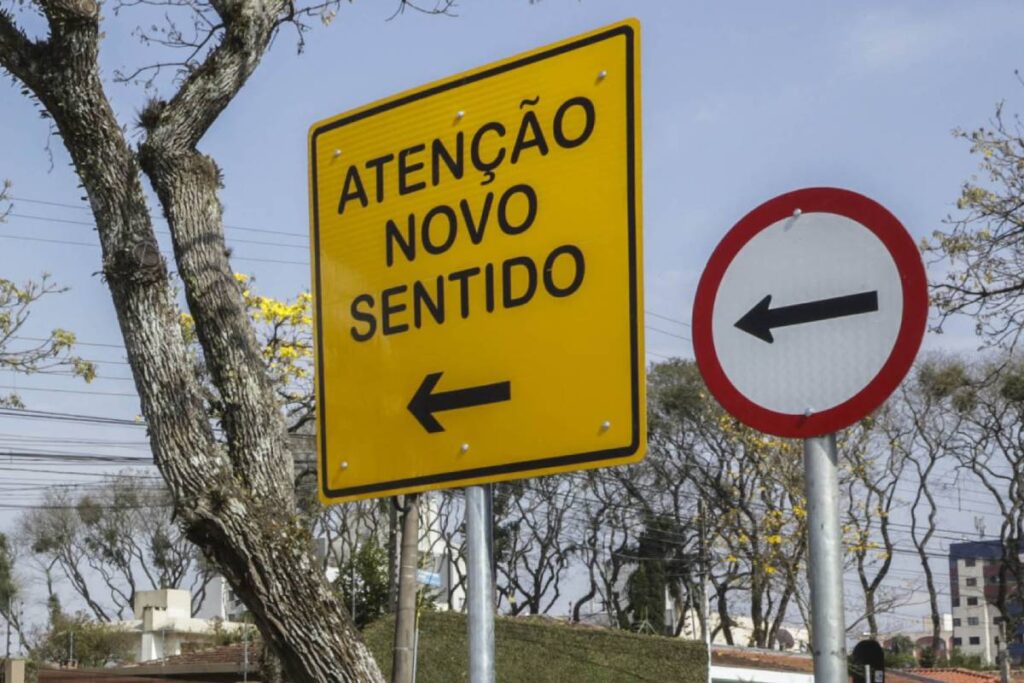 sentido-unico-rua-curitiba