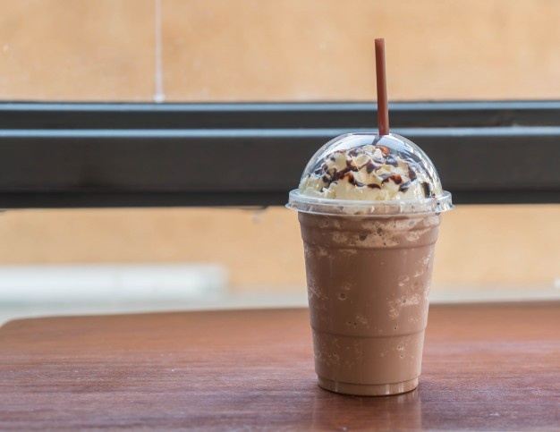 smoothie-de-chocolate_1339-2862