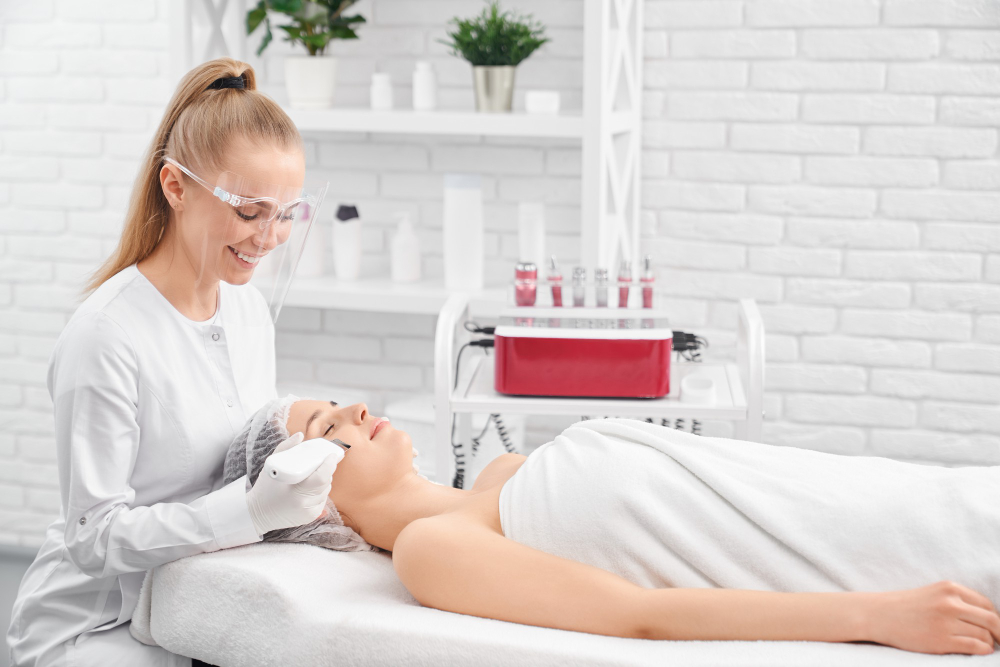 special-cleaning-face-for-young-beautiful-client special-cleaning-face-for-young-beautiful-client