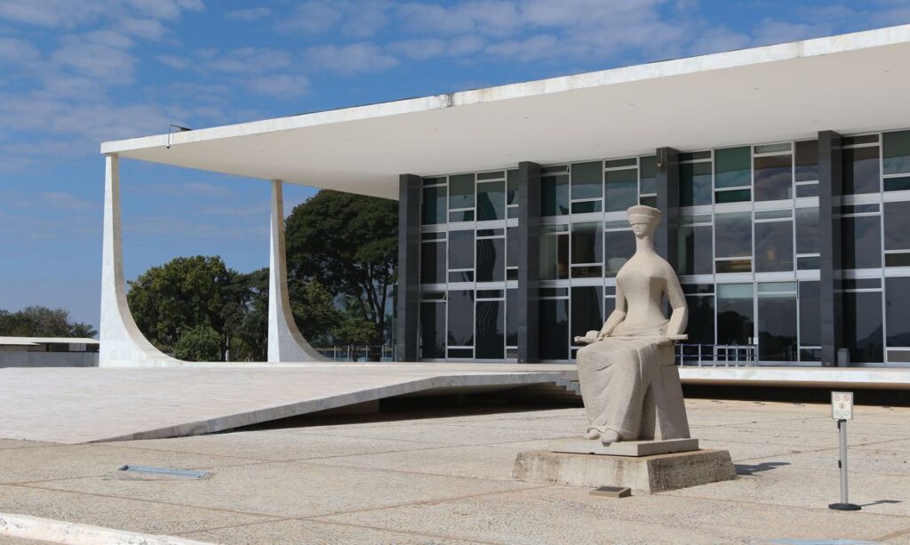 Palácio do Supremo Tribunal Federal na Praça dos Três poderes em Brasília Palácio do Supremo Tribunal Federal na Praça dos Três poderes em Brasília