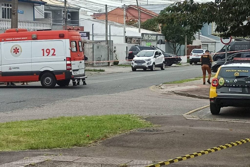 surto-psicotico-homem-ameaca-policiais surto-psicótico-homem-ameaca-policiais