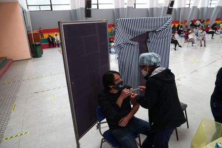 Centro de vacinação contra Covid-19 em Santiago