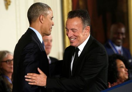 Barack Obama e Bruce Springsteen durante cerimônia na Casa Branca Barack Obama e Bruce Springsteen durante cerimônia na Casa Branca