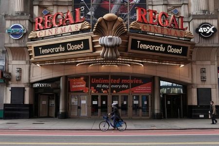 Cinema fechado em Times Square, Nova York