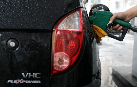 Veículo abastecido a etanol em posto de combustíveis no Rio de Janeiro (RJ) Veículo abastecido a etanol em posto de combustíveis no Rio de Janeiro (RJ)