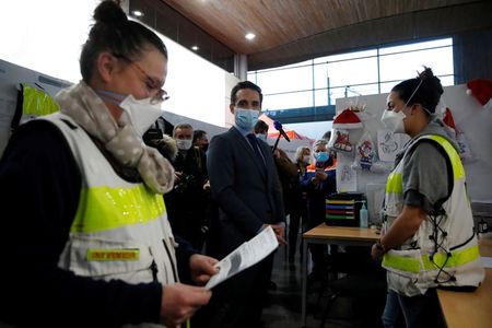 Controle sanitário no aeroporto Charles de Gaulle, em Paris Controle sanitário no aeroporto Charles de Gaulle, em Paris