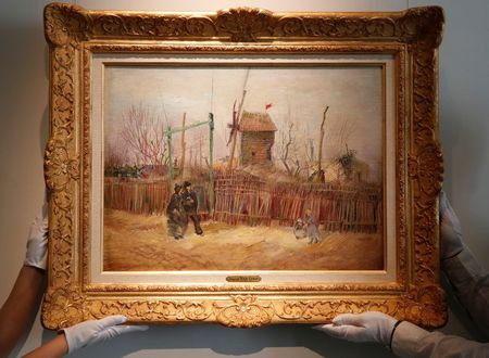 Funcionários da Sotheby´s exibem obra de pintor holandês Vincent Van Gogh Funcionários da Sotheby´s exibem obra de pintor holandês Vincent Van Gogh