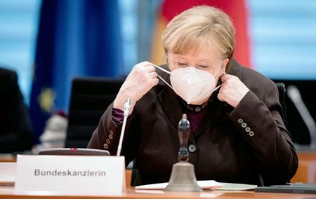 Chanceler da Alemanha, Angela Merkel, durante reunião semanal de gabinete em Berlim Chanceler da Alemanha, Angela Merkel, durante reunião semanal de gabinete em Berlim