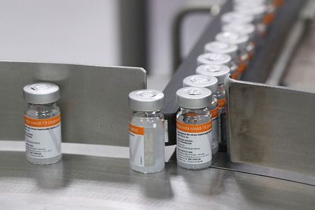 Ampolas com a vacina CoronaVac no centro de produção do Instituto Butantan Ampolas com a vacina CoronaVac no centro de produção do Instituto Butantan