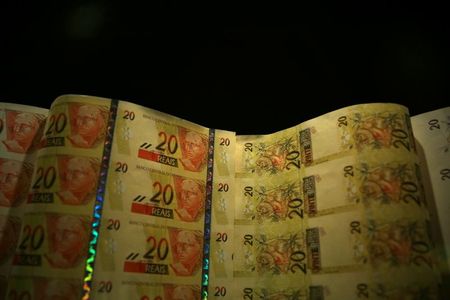 Notas de 20 reais são dispostas no Rio de Janeiro. 17/11/2017. REUTERS/Pilar Olivares. Notas de 20 reais são dispostas no Rio de Janeiro. 17/11/2017. REUTERS/Pilar Olivares.