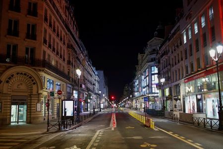 Rue de Rivoli deserta em in Paris Rue de Rivoli deserta em in Paris